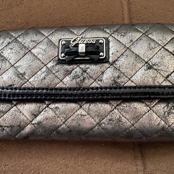 Guess Wallet - Picture 1 of 4
